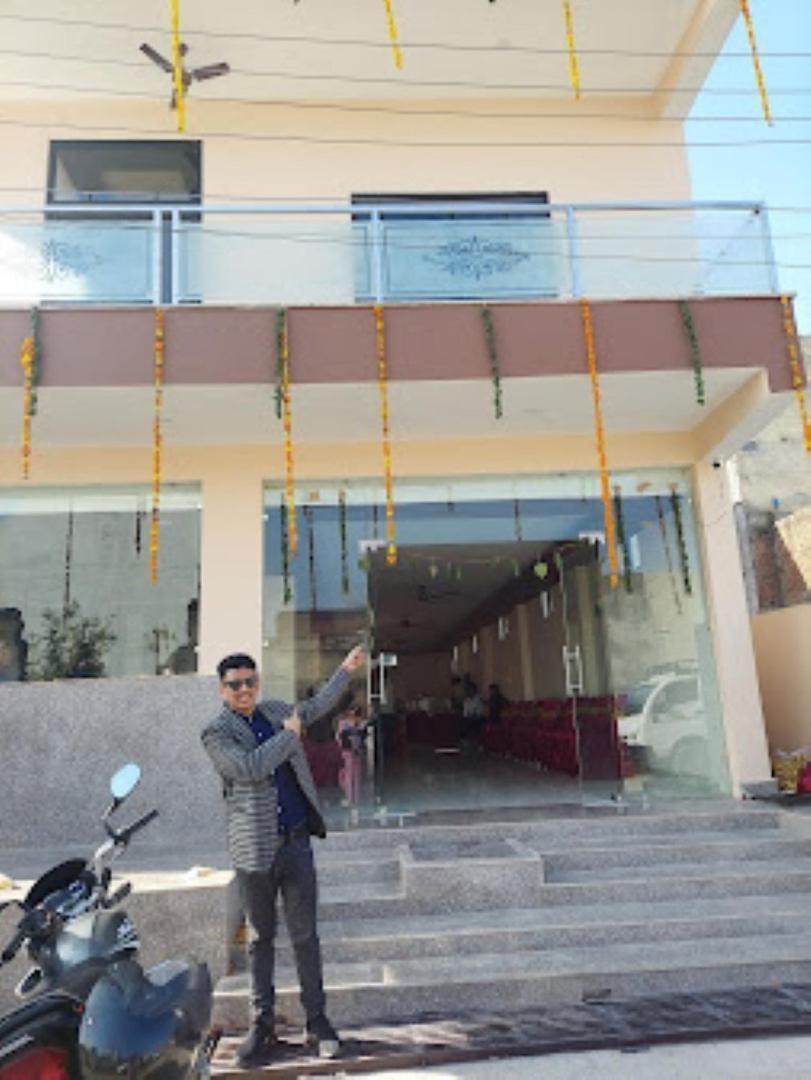 Hotel Shree Vilas Haridwār Exteriör bild
